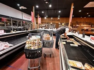« Ça fait mal au cœur de jeter la marchandise » : des supermarchés victimes d’une cyberattaque sur leurs réfrigérateurs