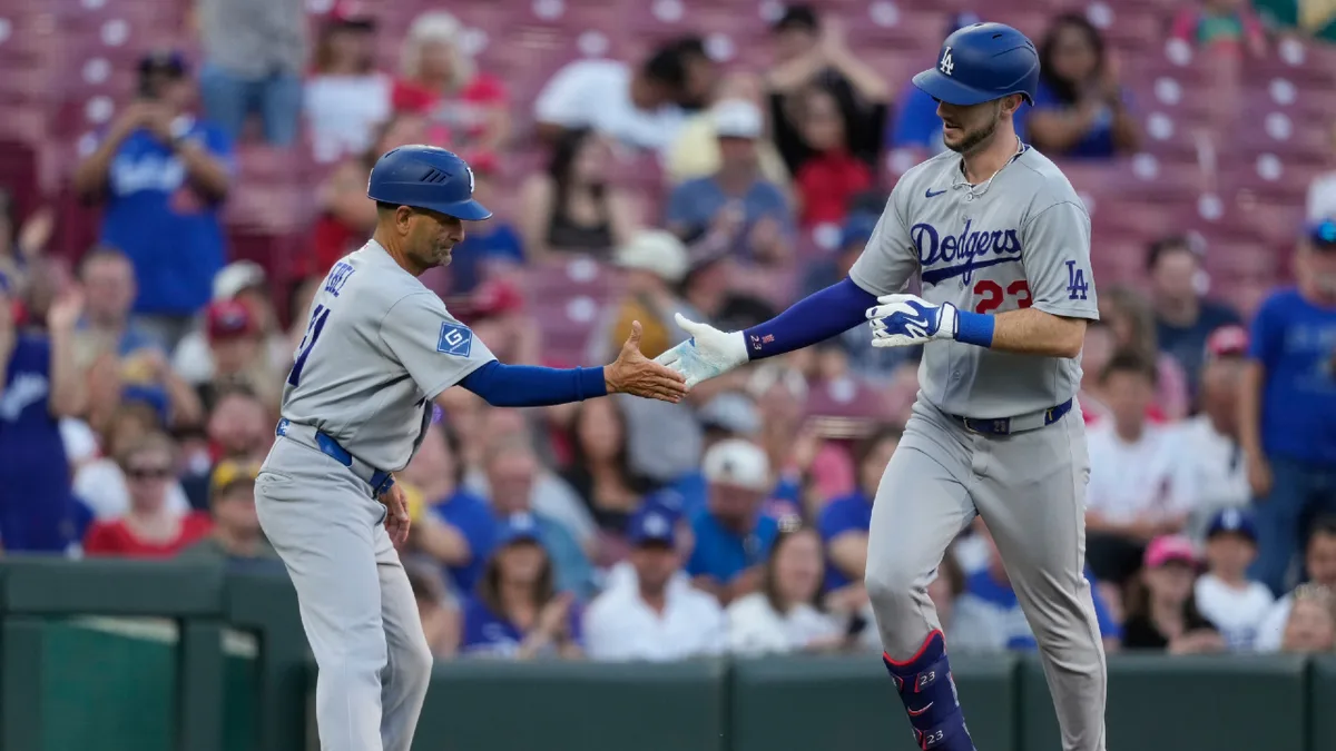 Dodgers clinch 14th straight playoff berth with win over Reds