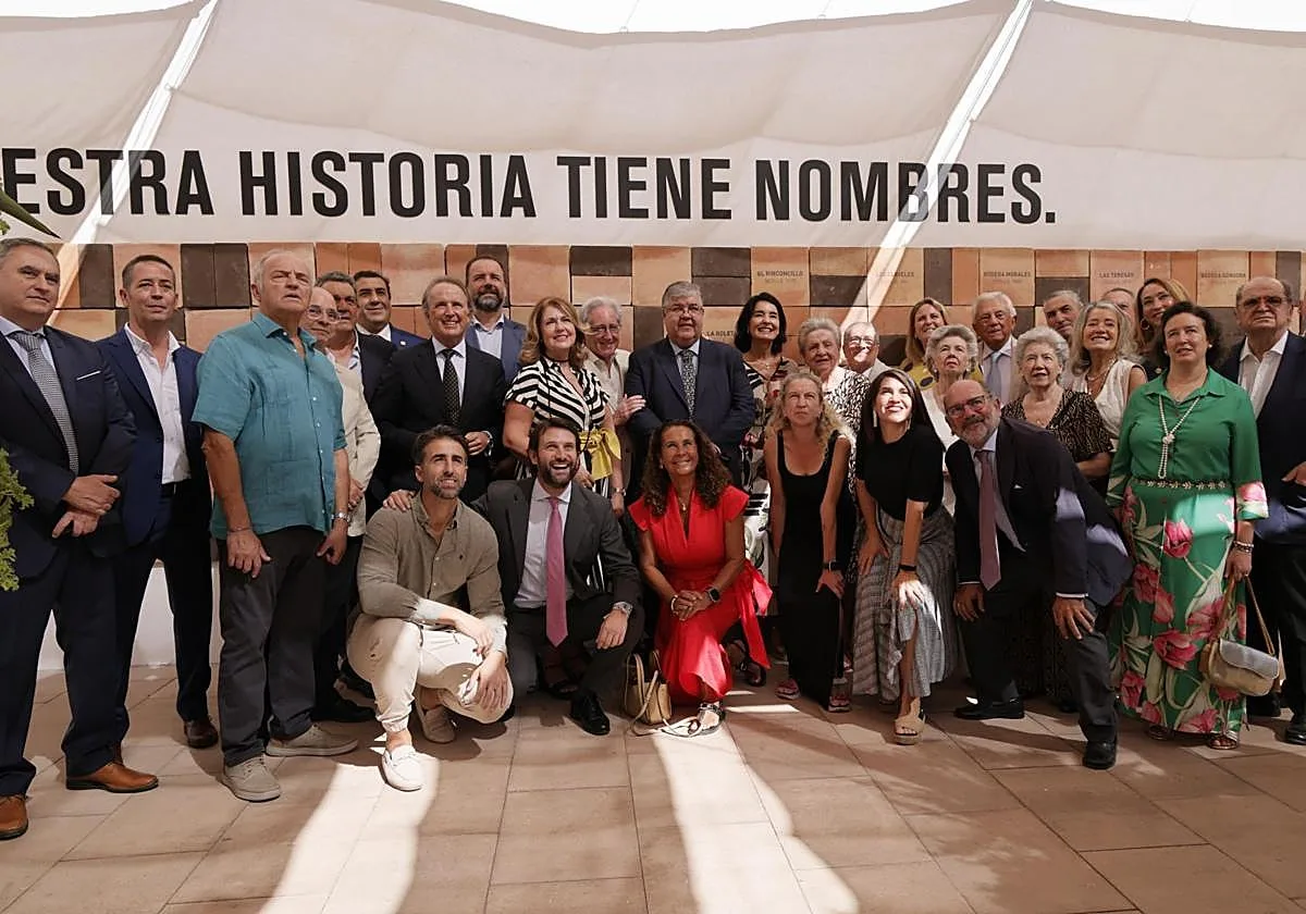 Cruzcampo homenajea a 23 bares emblemáticos: así es el 'paseo de la fama cervecero' de Sevilla