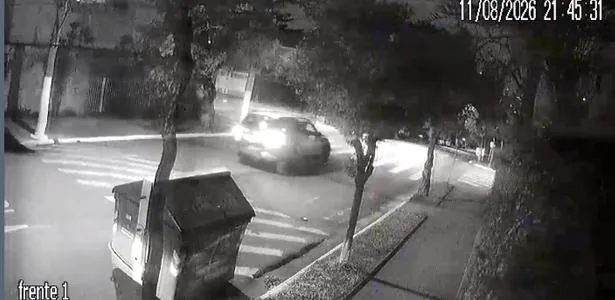 Carro da PM passa por rua de Haddad antes de candidato chegar em casa; veja