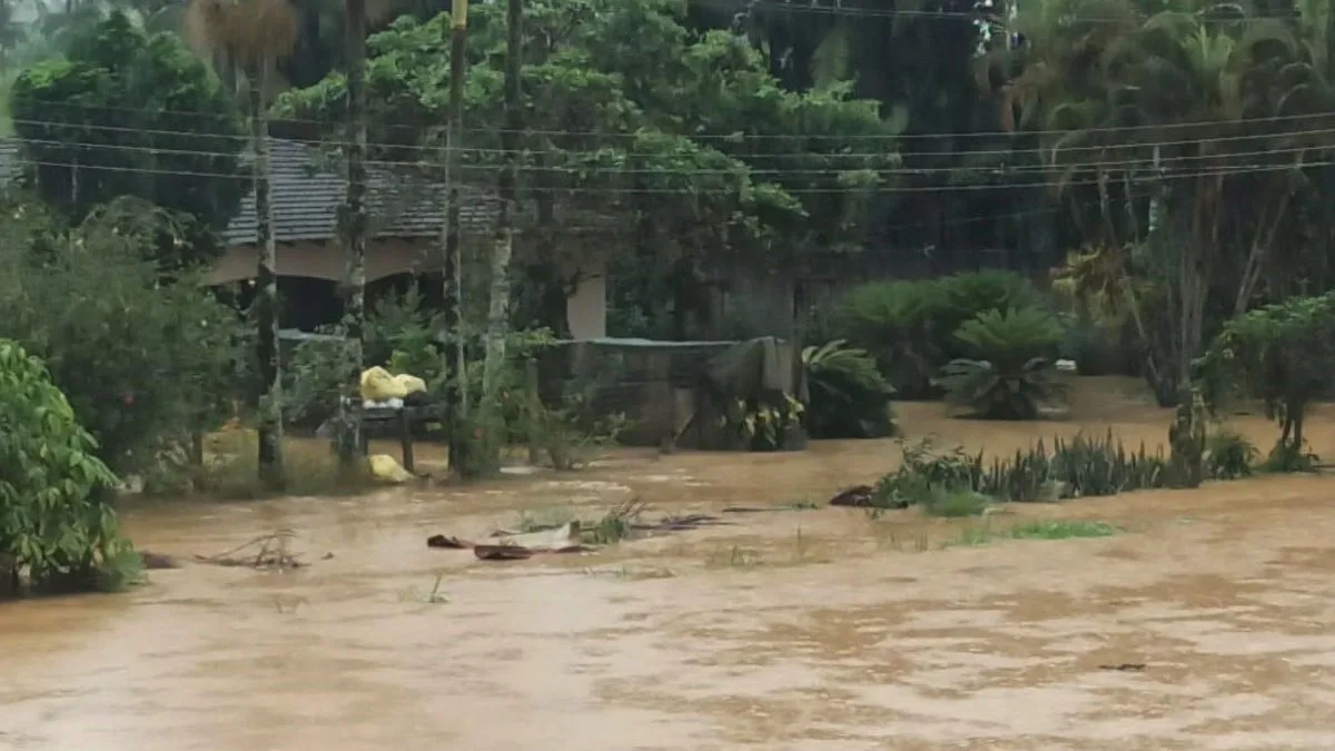 Risco de temporais em SC faz cidade orientar rotas de fuga e mochilas de emergência