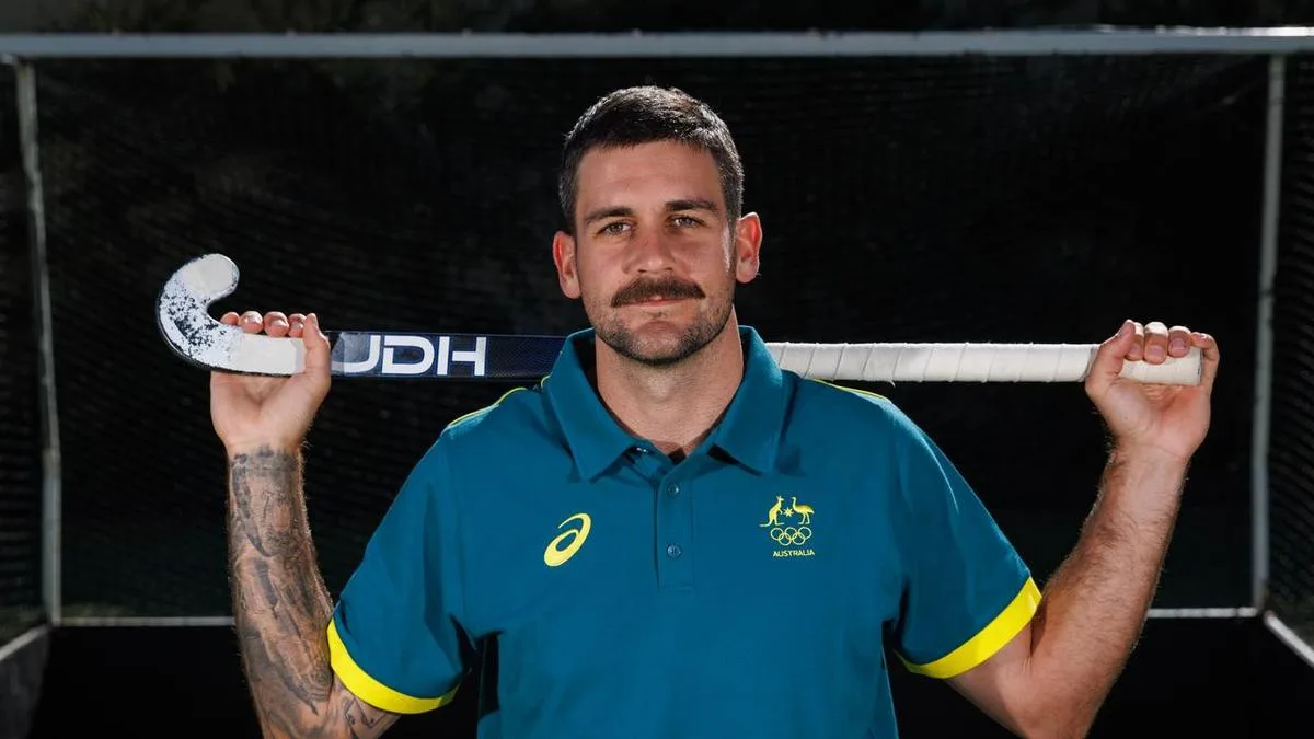 Australia hold off fast-finishing Ireland at World Cup