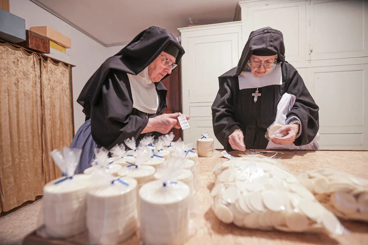 Pape à Paris : qui va consacrer les 500 000 hosties de la messe de Léon XIV à la Concorde ?