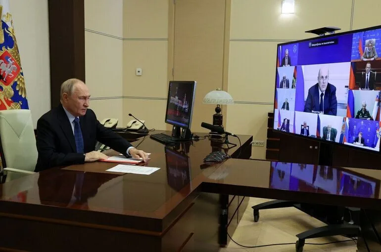 Путин обсудил с Совбезом нейтрализацию угроз общественной безопасности