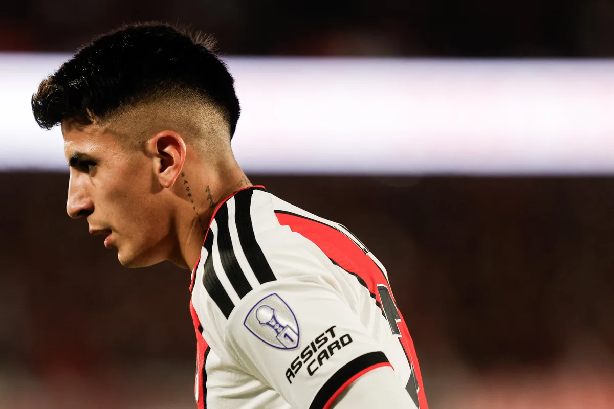 A qué hora juega River hoy