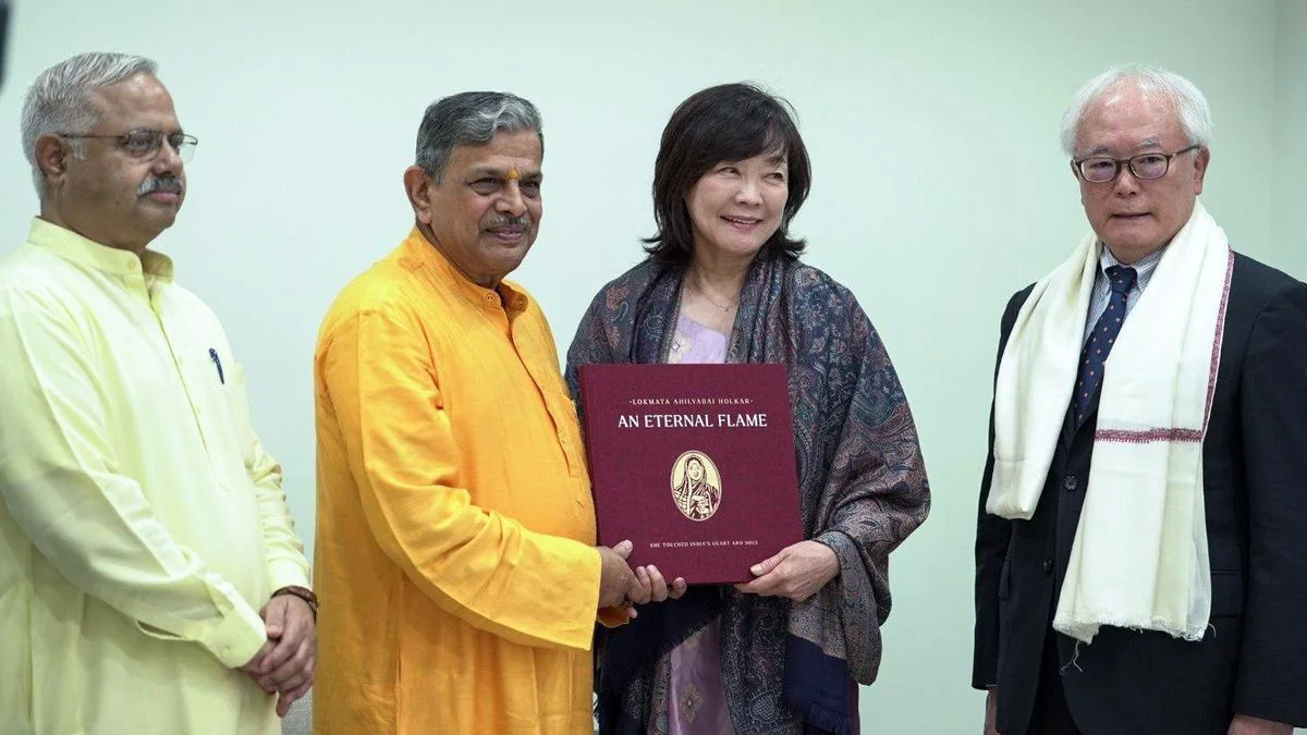 Former Japanese PM’s wife Akie Abe meets RSS general secretary Dattatreya Hosabale