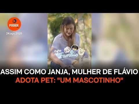Mulher de Flávio adota cachorro que senador ganhou em comício