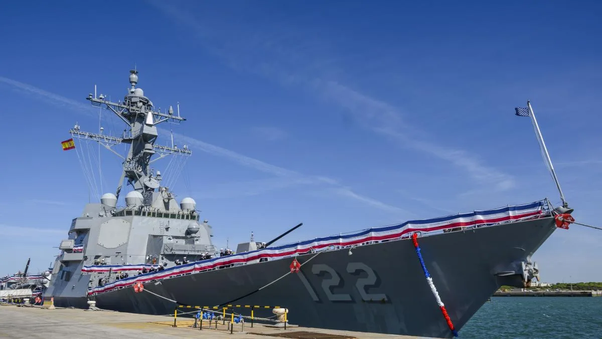 Rota da la bienvenida al USS John Basilone, el sexto destructor del escudo antimisiles de la OTAN