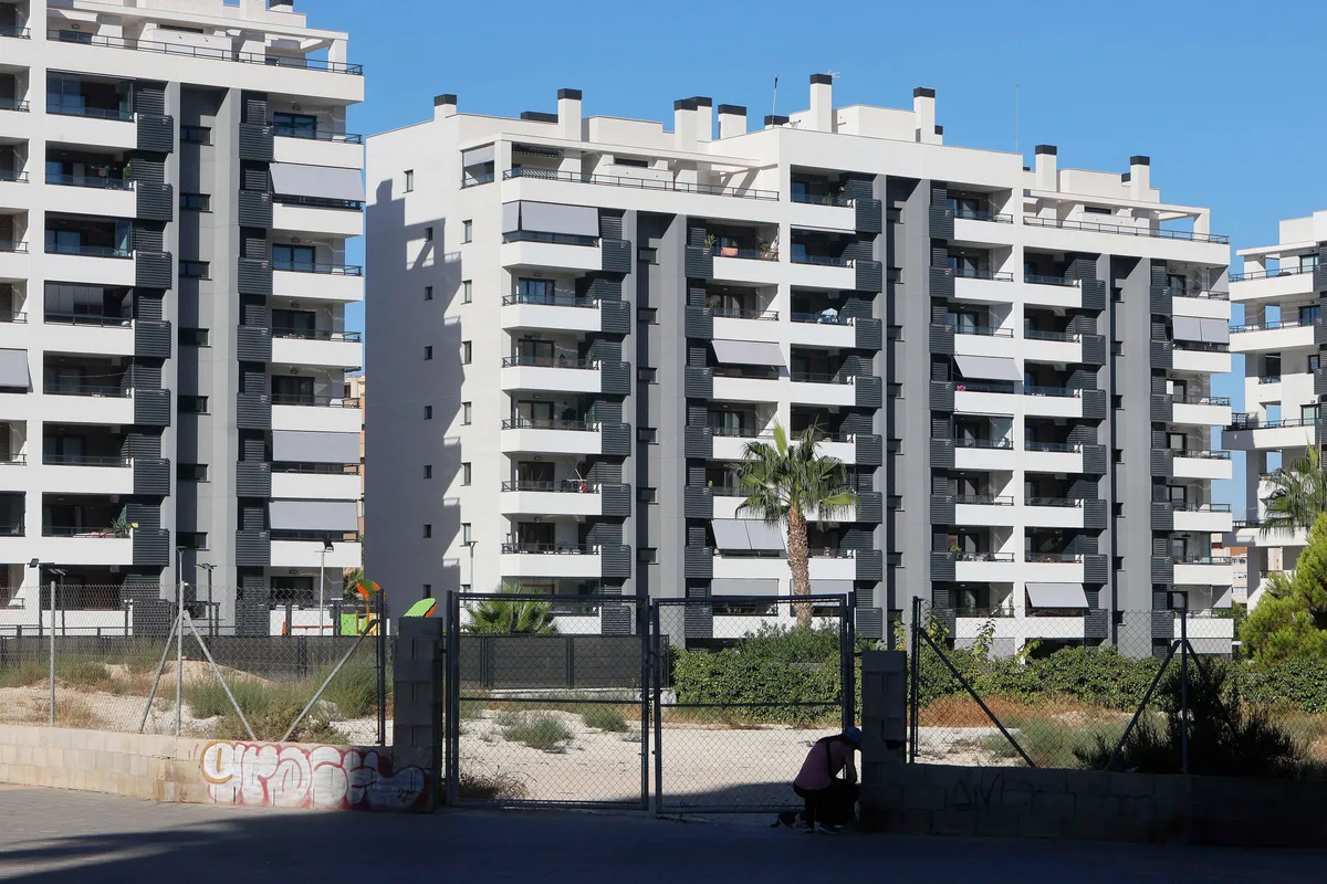 La jueza que investiga el escándalo de las viviendas protegidas de Alicante cita como investigados a los dirigentes de la promotora