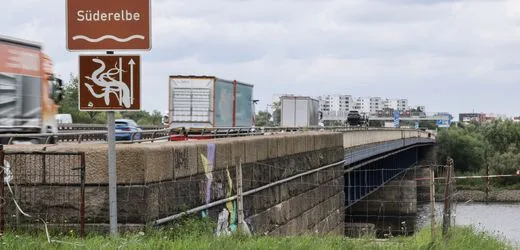 Hamburg: Süderelbbrücke der Autobahn A1 und Köhlbrandbrücke gesperrt