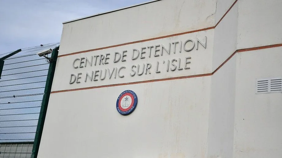 Un homme piégé alors qu'il envoyait des photos pornographiques à des enfants de douze ans depuis une prison de Dordogne