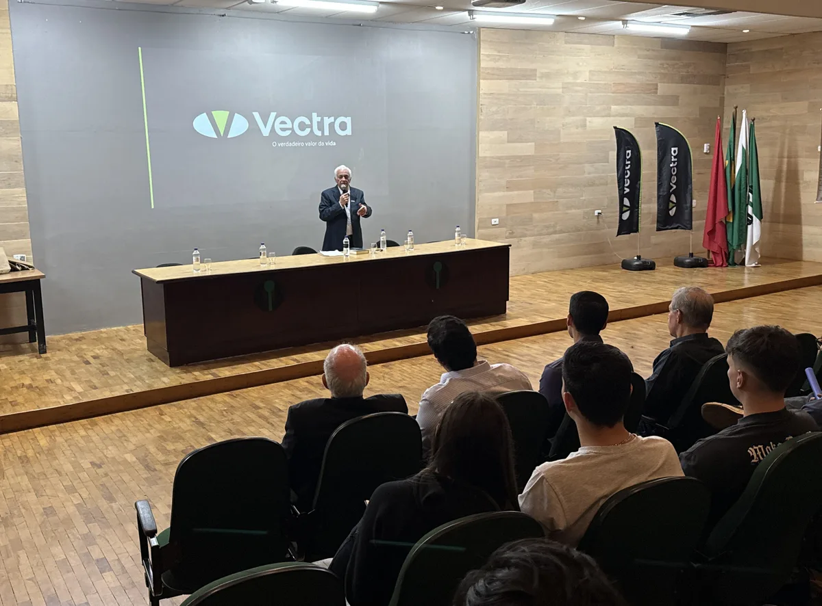 Presidente da Vectra recebe homenagem da UEL por legado na engenharia