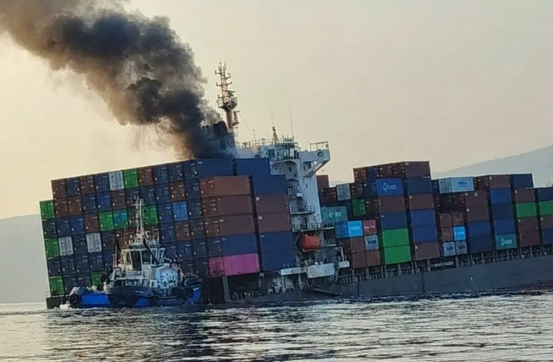 VIDEO: ataque iraní hundió enorme portacontenedores en el estrecho de Ormuz