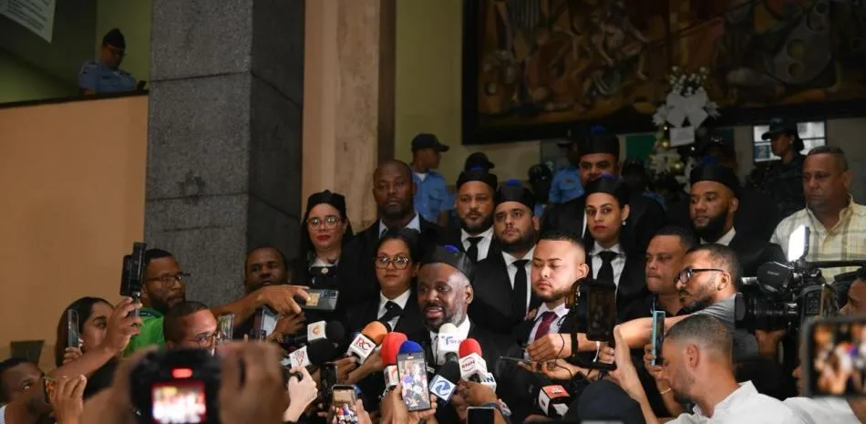 ¿Qué elementos vinculan al fallecido Adriano Hernández López con las reclamaciones médicas investigadas por el Ministerio Público dominicano?