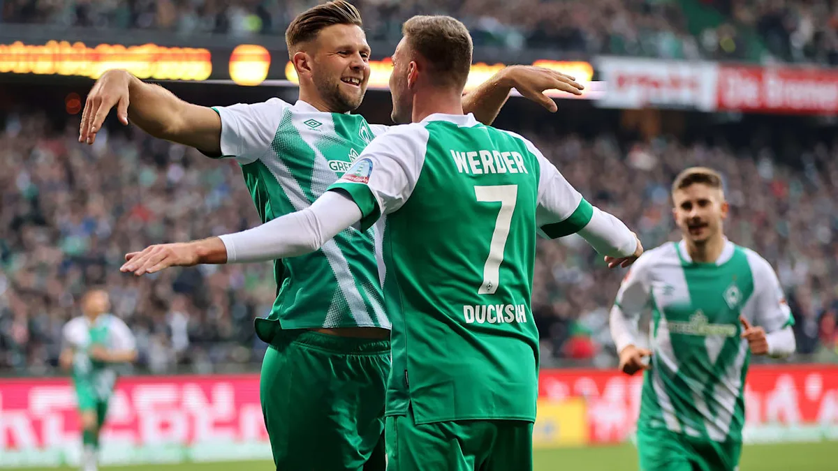Nach Füllkrug-Sensation - Ducksch scherzt über Werder-Rückkehr