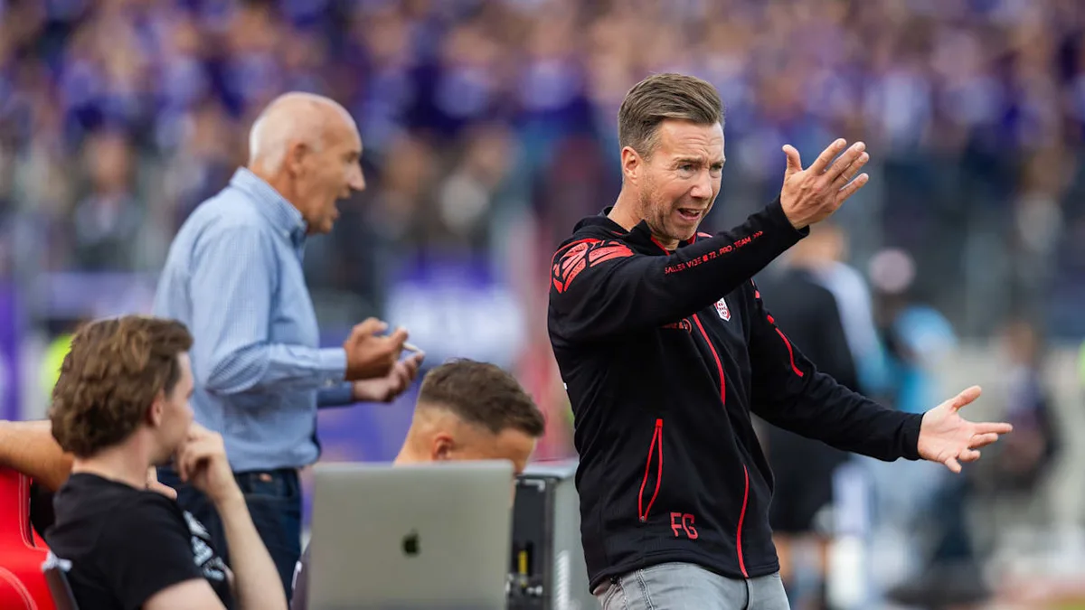 Referee musste durch Seitenausgang raus - Nach Pyro und Witz-Elfer! Erfurt-Wut auf Schiri