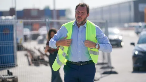 Óscar Puente explota contra Ayuso: "¡Vosotros, fascistas, sois los terroristas!"