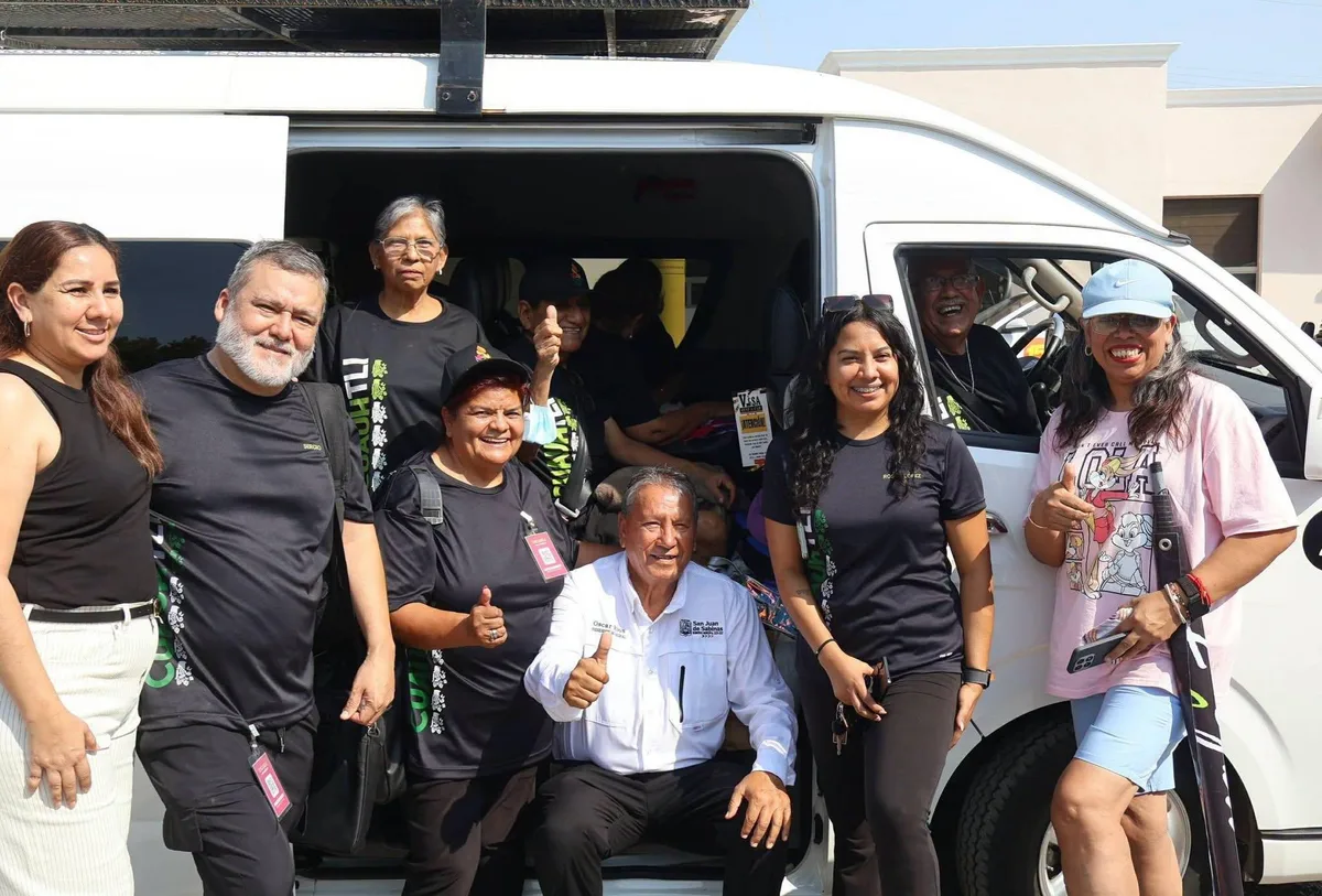 Viajan adultos mayores de la región carbonífera de Coahuila a las Olimpiadas de Oro 2026