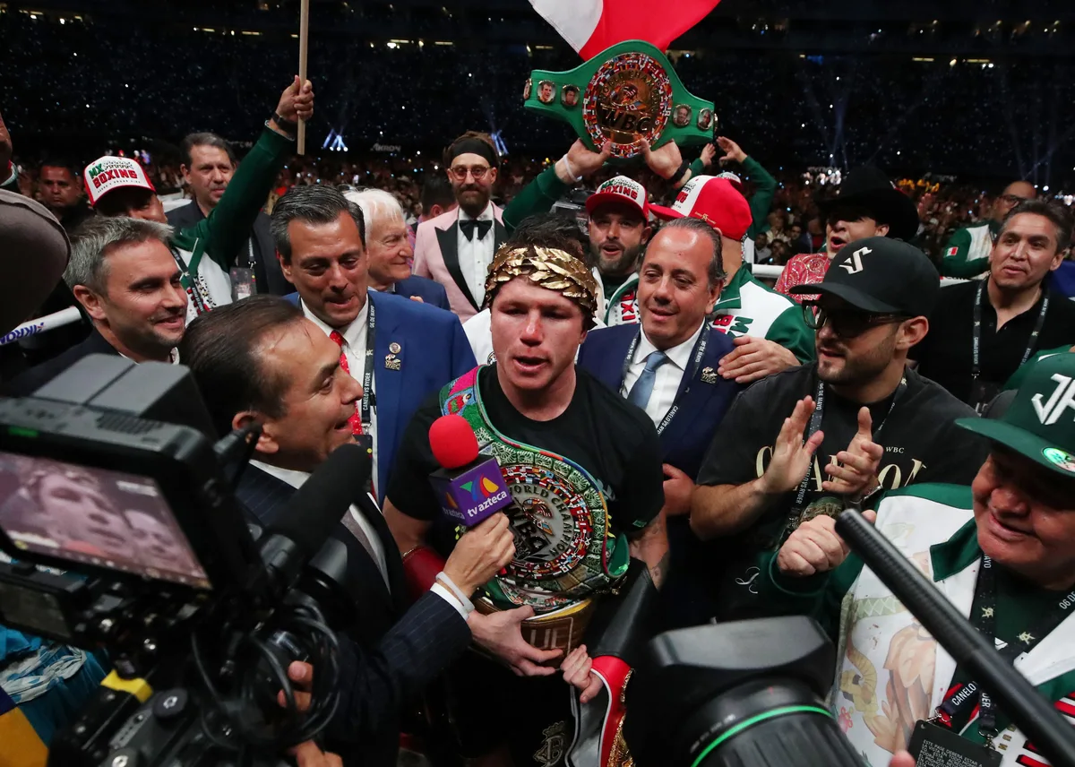 El boxeador de ascendencia mexicana que reta el legado de Canelo Álvarez en las carteleras