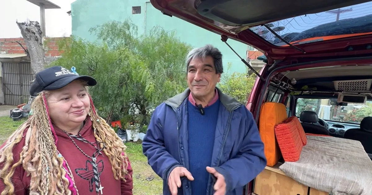 A los 60 años transformaron su camioneta en un motorhome: "Nuestros hijos murieron y un día dijimos: 'Cambiemos de vida' y poco a poco volvimos a ser felices"
