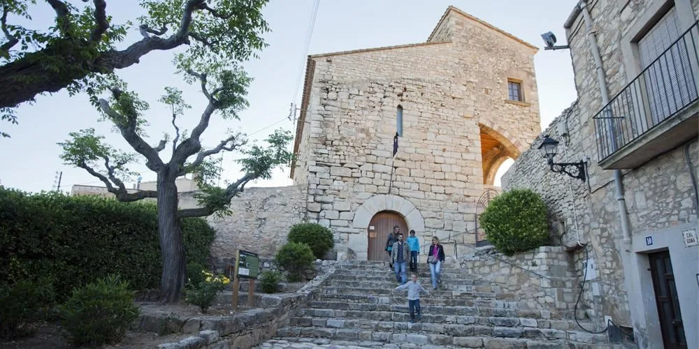 Un pueblo de Tarragona lleva 16 años conviviendo con una grieta en el suelo: mide más de 240 metros y no deja de crecer