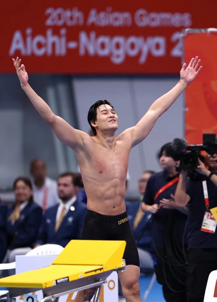 "내기록 맞지? 눈 비비고 보고 또 보고..." 2006년생 초신성 김영범 자유형 50m 불꽃 금메달, 짜릿한 순간[아이치-나고야아시안게임]