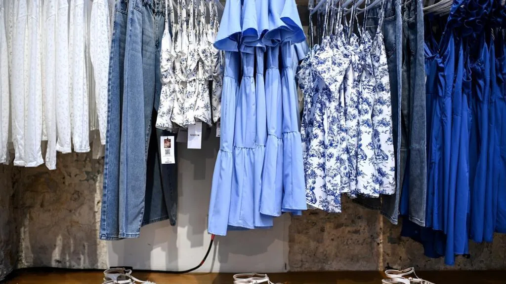 France : la taxe sur les vêtements de mode jetable entre en vigueur