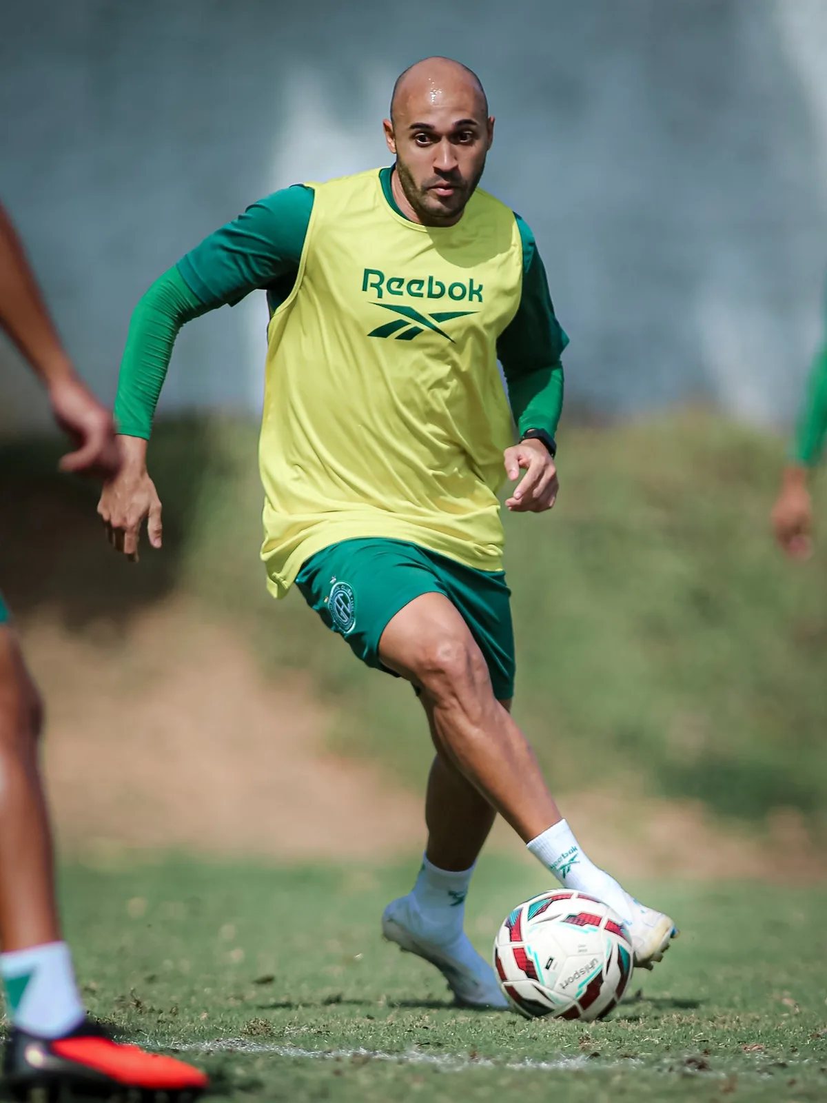 Guarani tem dois desfalques certos, avalia Jonathan Costa e pode ter estreia na lateral