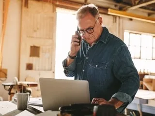Vous êtes retraité mais continuez à travailler ou souhaitez reprendre un emploi ? Votre témoignage nous intéresse