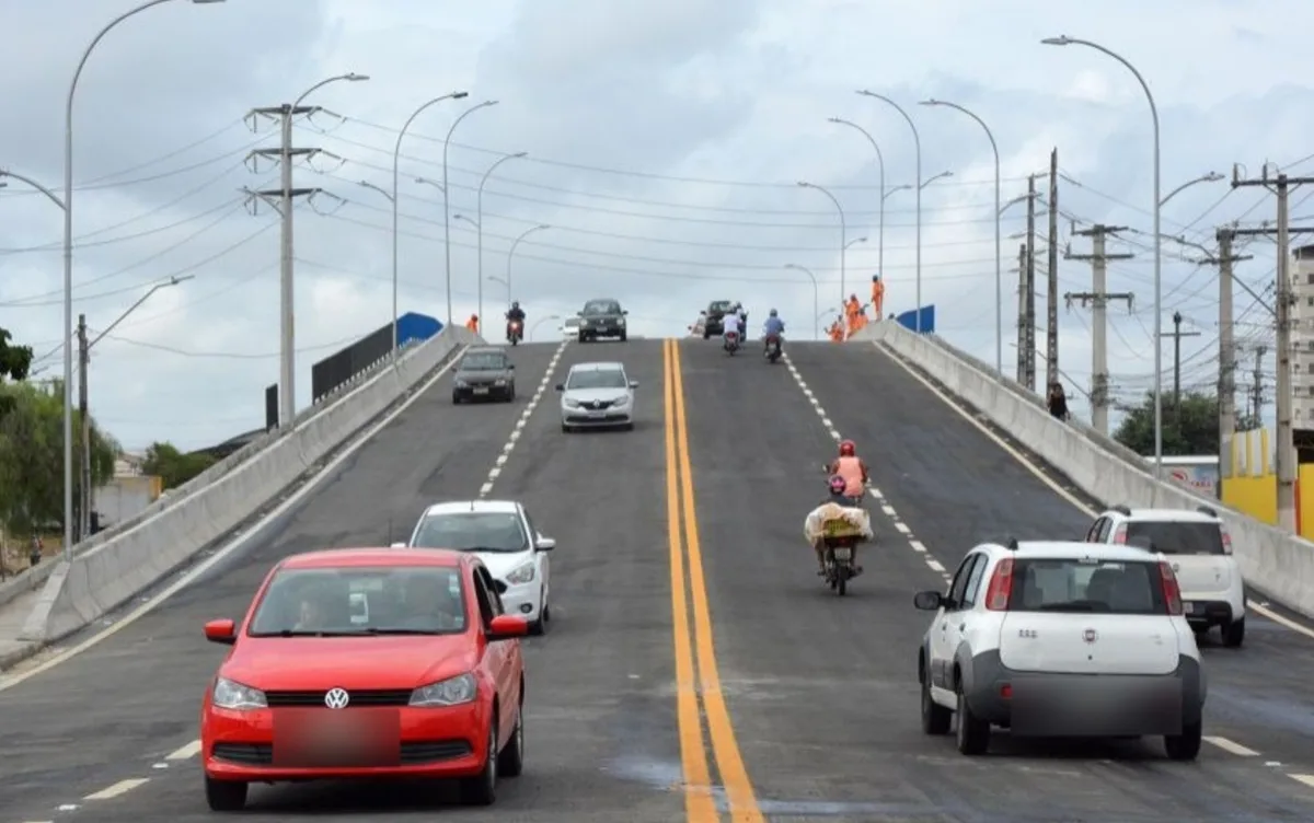 Retorno sob viaduto será interditado em duas etapas para obras em Feira de Santana; confira alternativas de desvio