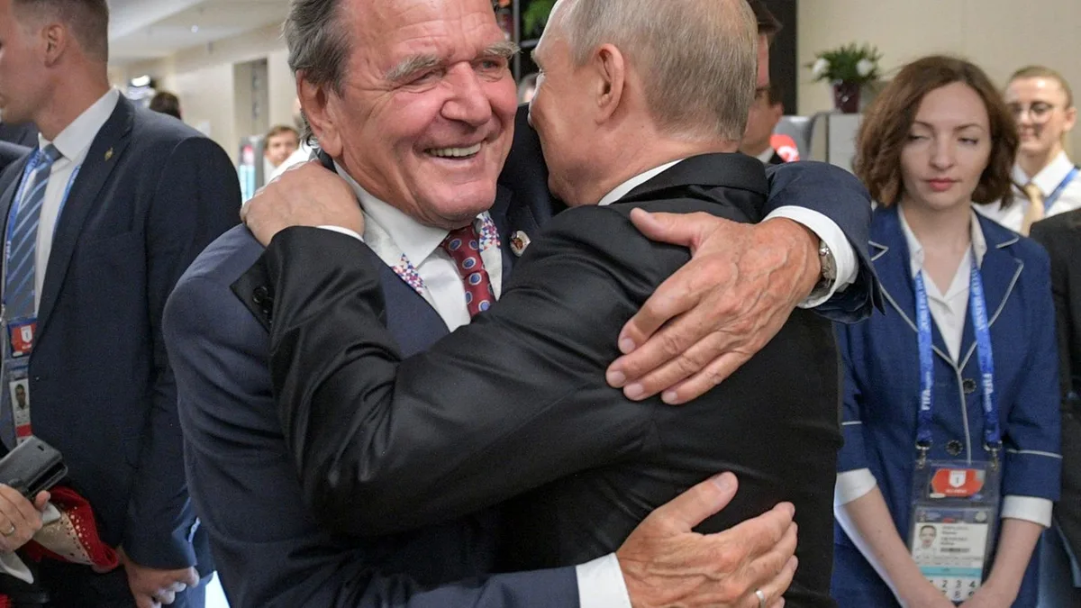 Besuch in Russland: Schröder feiert mit Putin – scharfe Kritik aus der SPD