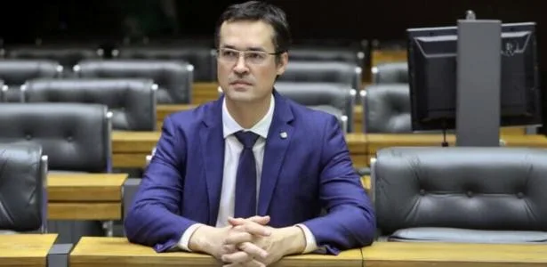 Deltan diz que recorrerá de suspensão e liga ministro do TSE a Moraes