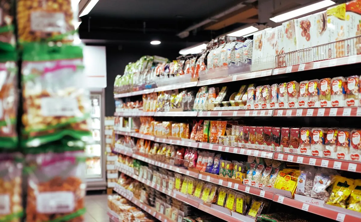 Supermercado alerta que produto foi vendido na embalagem errada e pede que clientes não consumam