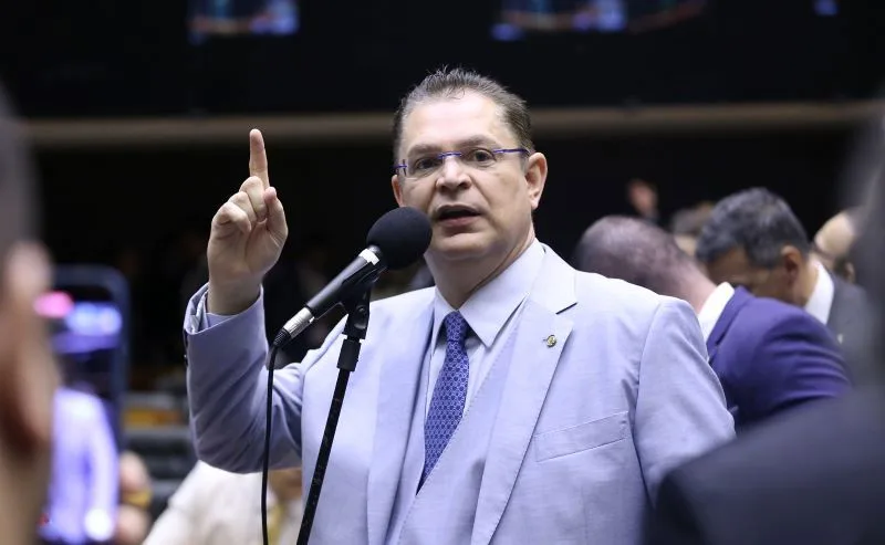 Líder do PL diz que partido defenderá a PEC das Horas Trabalhadas em 2027