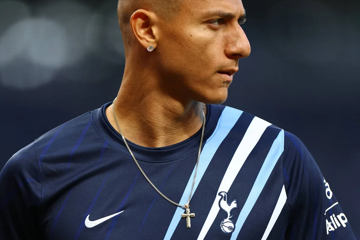 Richarlison pede que PF investigue Flávio Bolsonaro por posse de imóvel de luxo