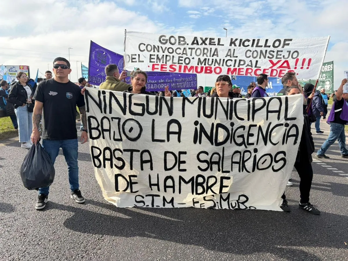 Los gremios municipales bonaerenses se agruparon y cortaron una ruta para reclamarle aumento a Kicillof