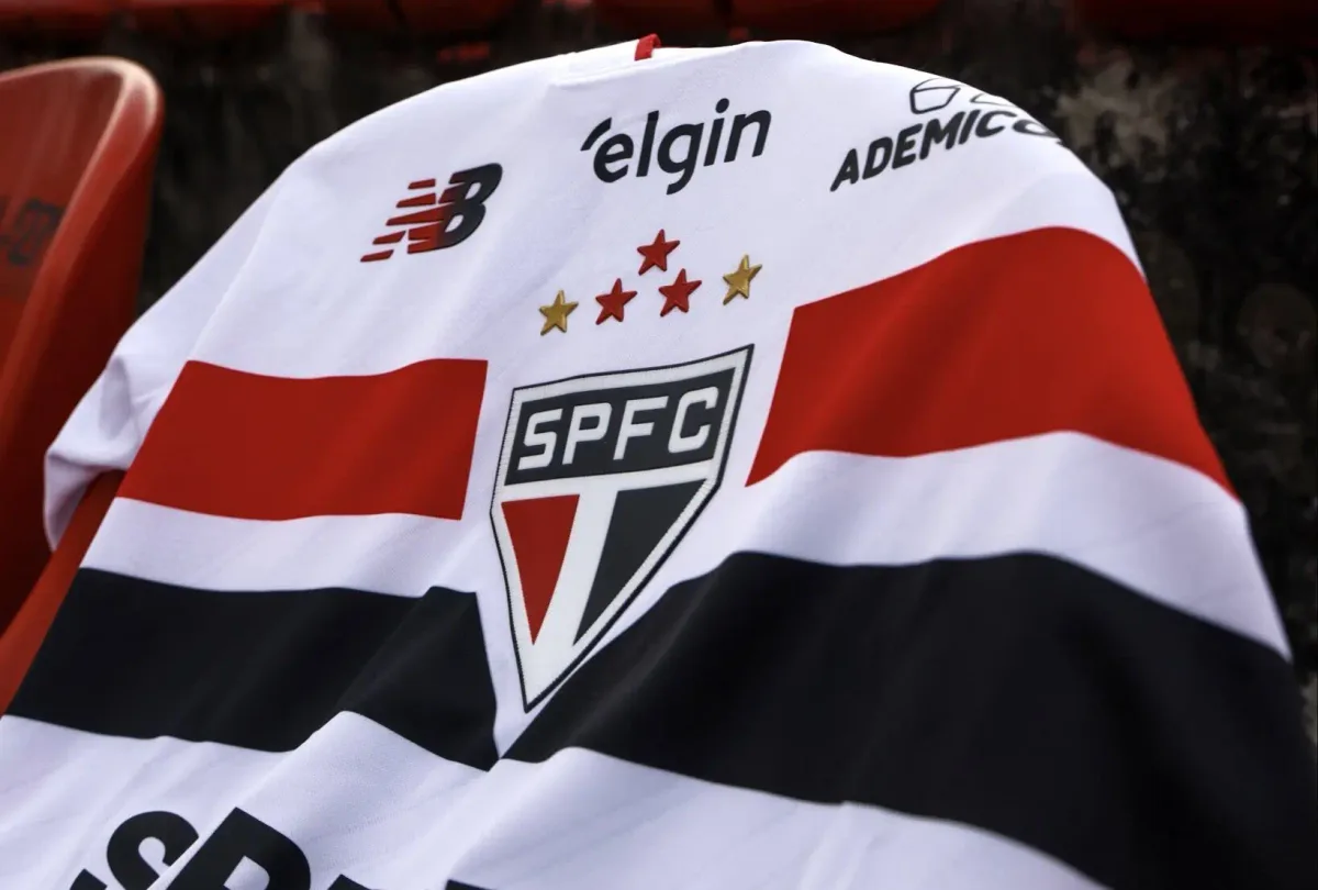 São Paulo tem Calleri no banco e retorno de zagueiro para enfrentar o Bragantino; veja escalações
