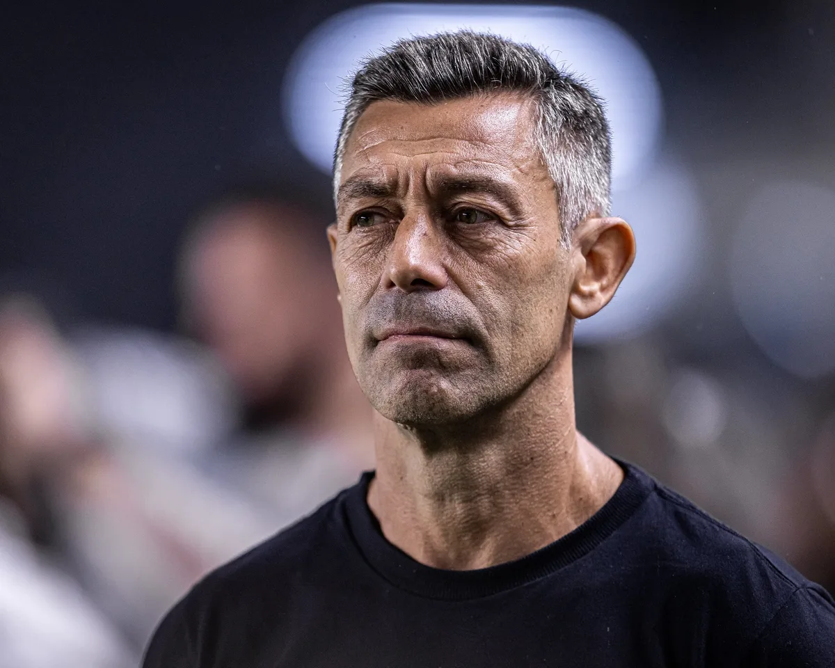 Santos sofre três novos transfer bans na Fifa por dívida com Pedro Caixinha e auxiliares