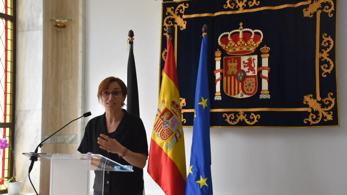 Sanidad convoca a las comunidades autónomas este lunes para acordar el envío de vacunas a Ceuta