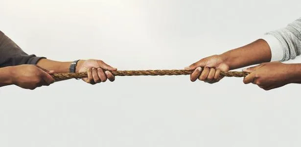 Metade dos jovens brasileiros diz estar exausta da polarização política