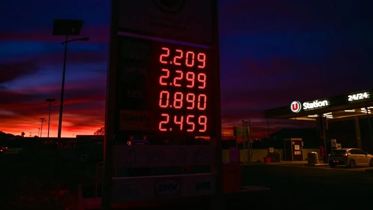 "Un pari risqué": la libération des stocks de carburant prévue par le gouvernement va-t-elle vraiment faire baisser les prix?