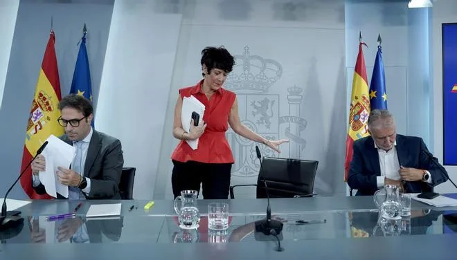 El Gobierno niega tensiones con Casa Real y comenzará a organizar las visitas del Rey a Ceuta y Melilla: Ha llegado el momento