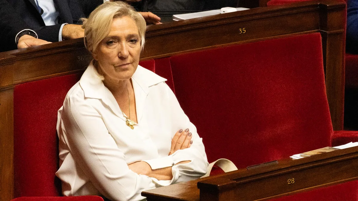 En recyclant cette vieille obsession, le RN se prend (encore) les pieds dans le voile