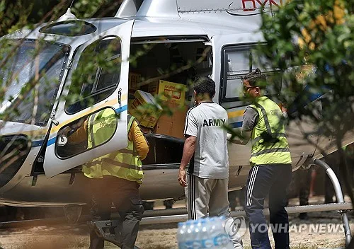 [속보] 네팔 신속대응팀 "민간 헬기 동원해 다른 지점도 수색 계획"