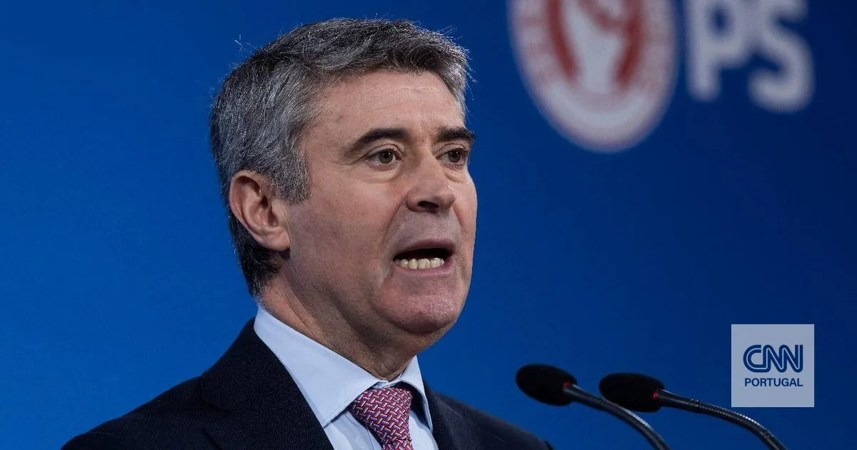 "Sou diferente de Montenegro": José Luís Carneiro desafia primeiro-ministro a "ouvir as declarações que fez sobre o IVA em 2022"