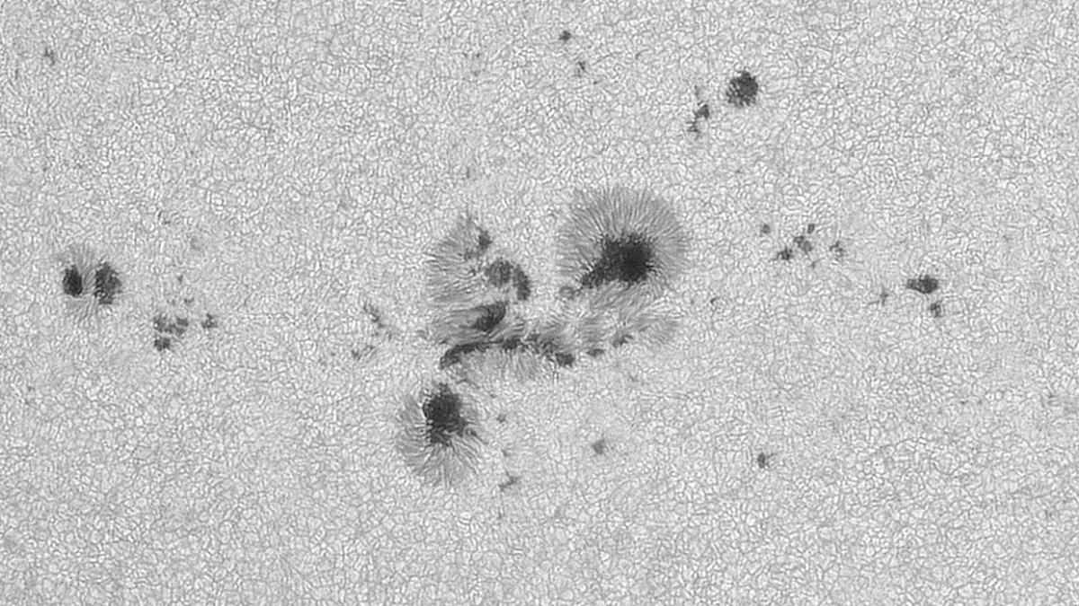 Sonne aktuell: Rückblick und Prognose: Abflauende Aktivität – mit sehenswerten Flecken