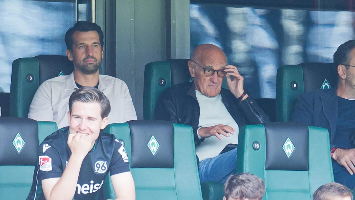 Auswärts-Comeback mit Brille - 96-Patron sieht 9:1 in Bremen