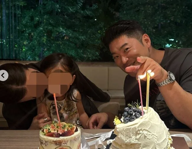 최자, 클수록 붕어빵 딸..아내와 단란한 세 식구 근황 "첫 파티"