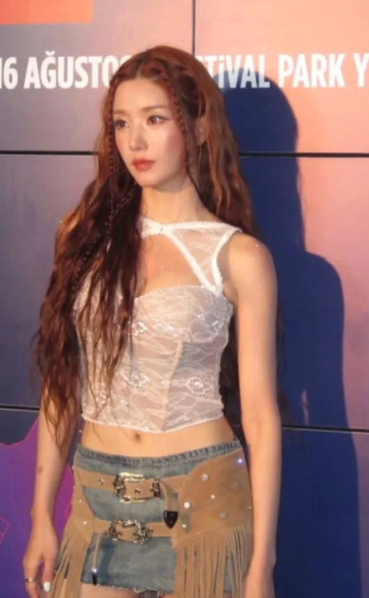 권은비, 역시 ‘워터밤 여신’…튀르키예까지 홀린 넘사벽 피지컬
