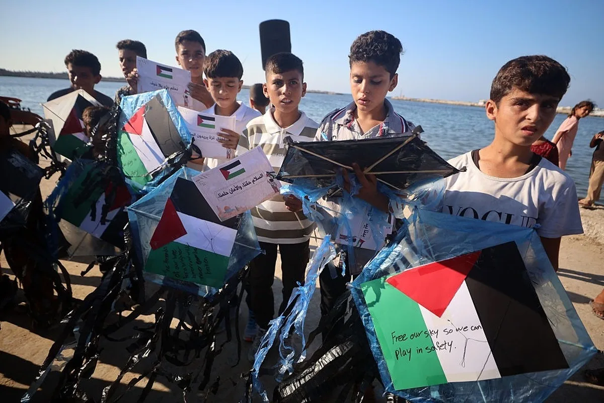 Israel proíbe que crianças palestinas soltem pipas na Faixa de Gaza